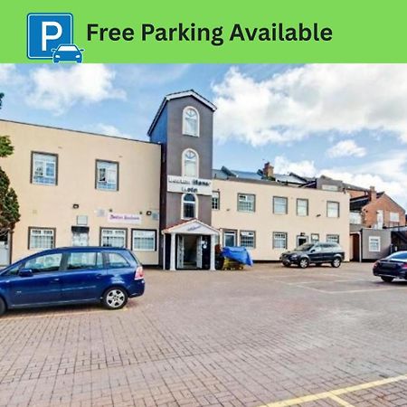 Oyo Bostons Manor Hotel, Hanwell London Greenford  Exterior photo