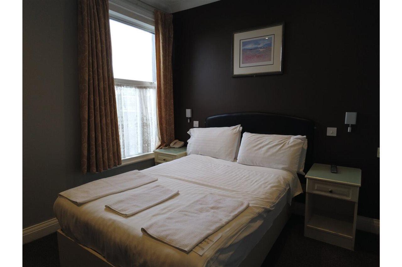 Oyo Bostons Manor Hotel, Hanwell London Greenford  Exterior photo