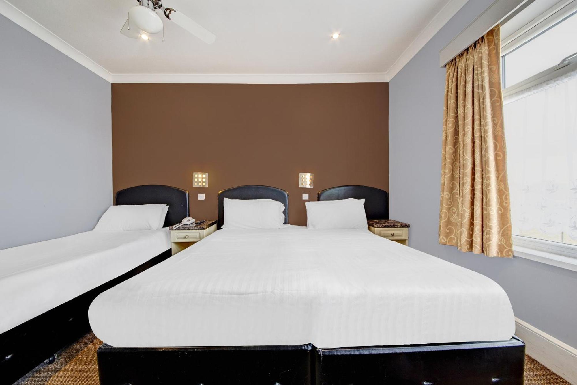 Oyo Bostons Manor Hotel, Hanwell London Greenford  Exterior photo
