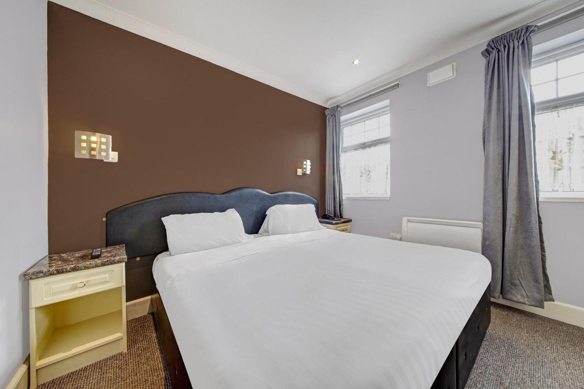 Oyo Bostons Manor Hotel, Hanwell London Greenford  Exterior photo
