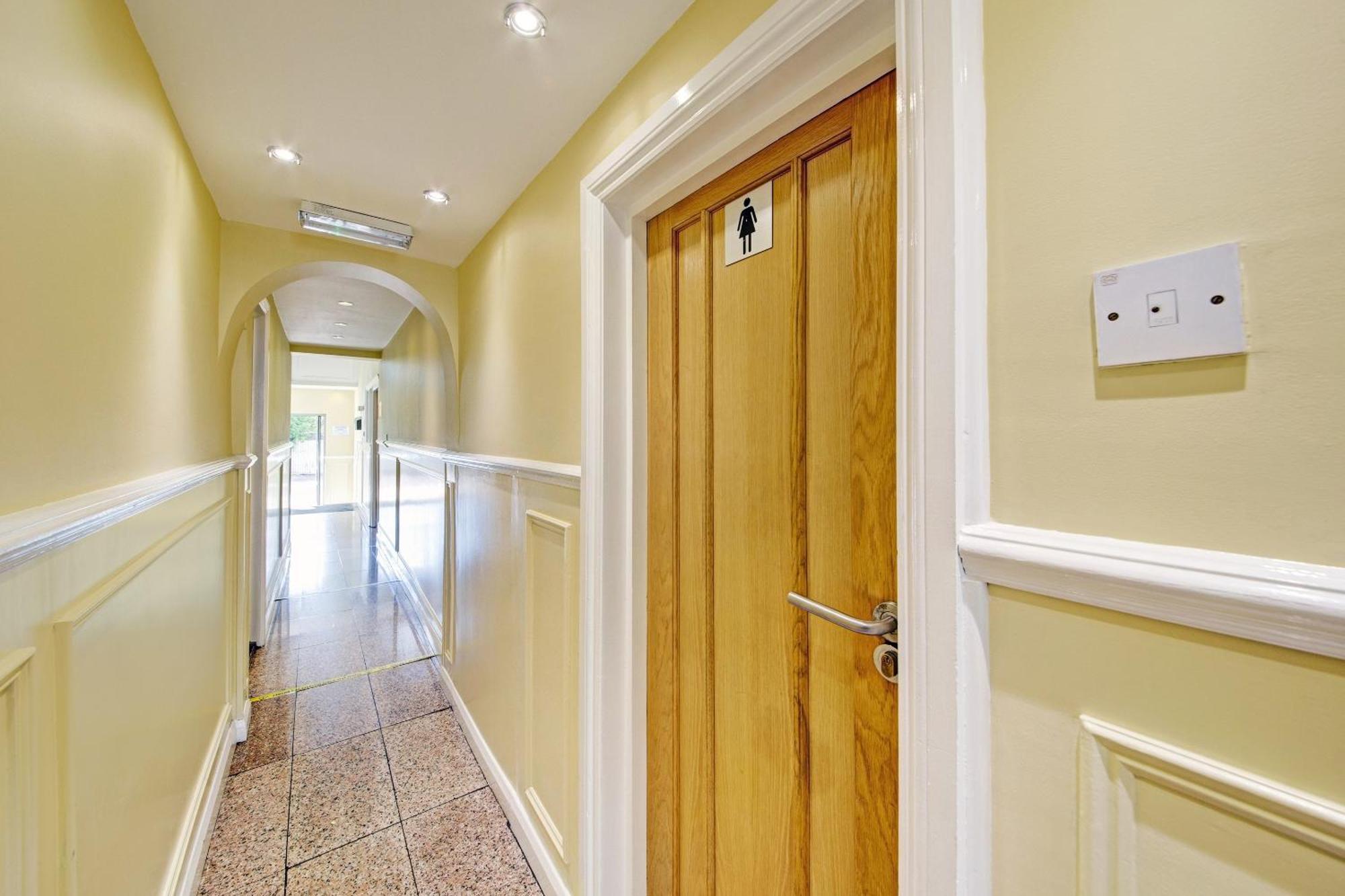 Oyo Bostons Manor Hotel, Hanwell London Greenford  Exterior photo
