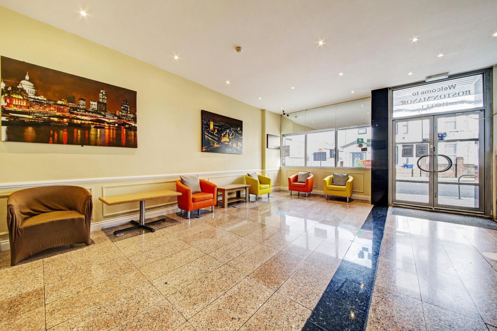 Oyo Bostons Manor Hotel, Hanwell London Greenford  Exterior photo