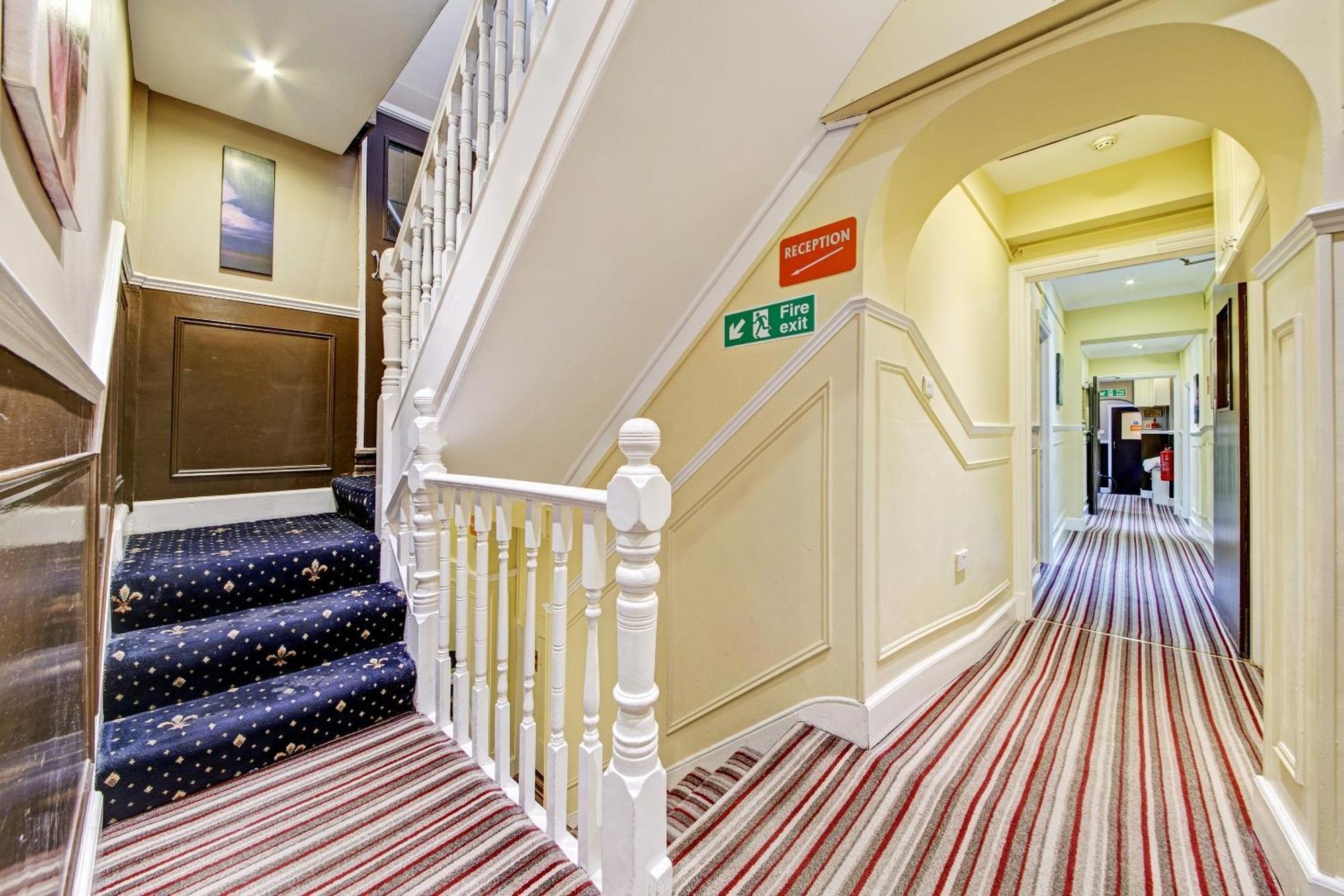 Oyo Bostons Manor Hotel, Hanwell London Greenford  Exterior photo