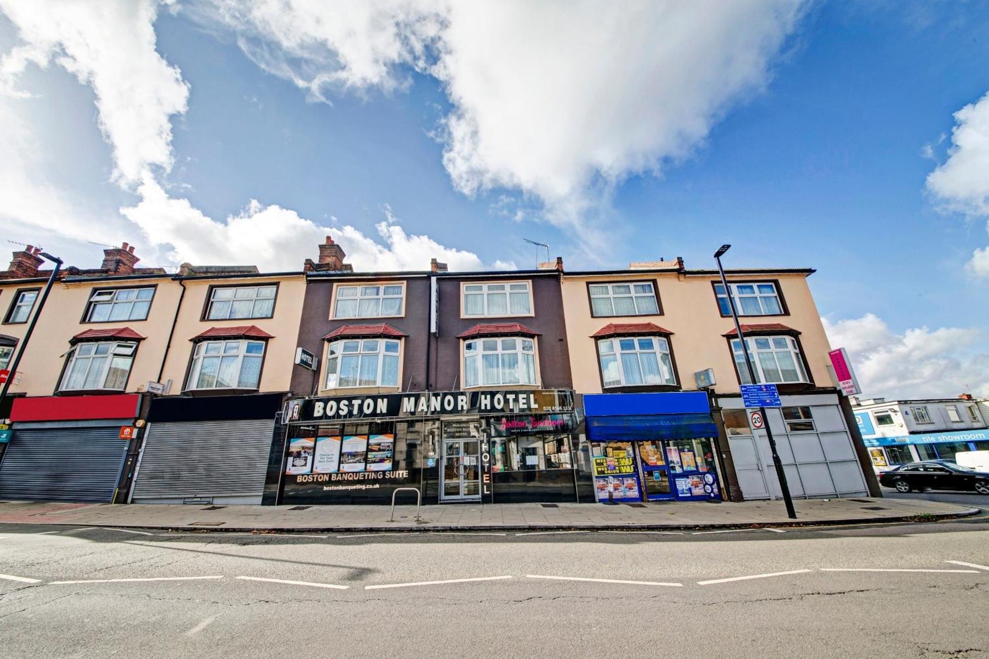 Oyo Bostons Manor Hotel, Hanwell London Greenford  Exterior photo