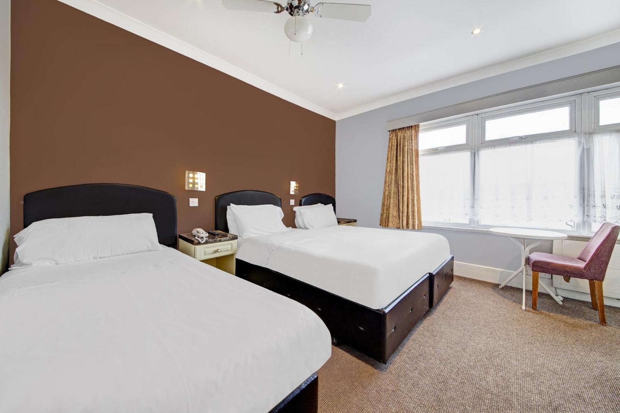 Oyo Bostons Manor Hotel, Hanwell London Greenford  Exterior photo