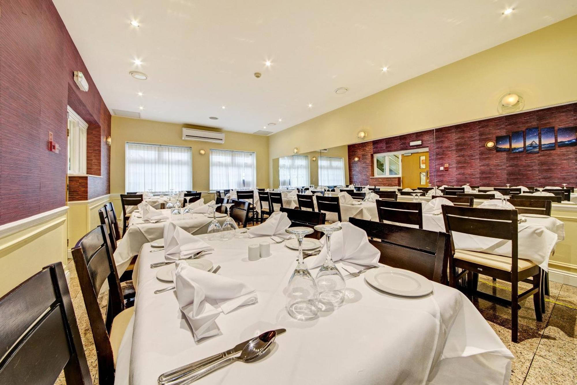 Oyo Bostons Manor Hotel, Hanwell London Greenford  Exterior photo