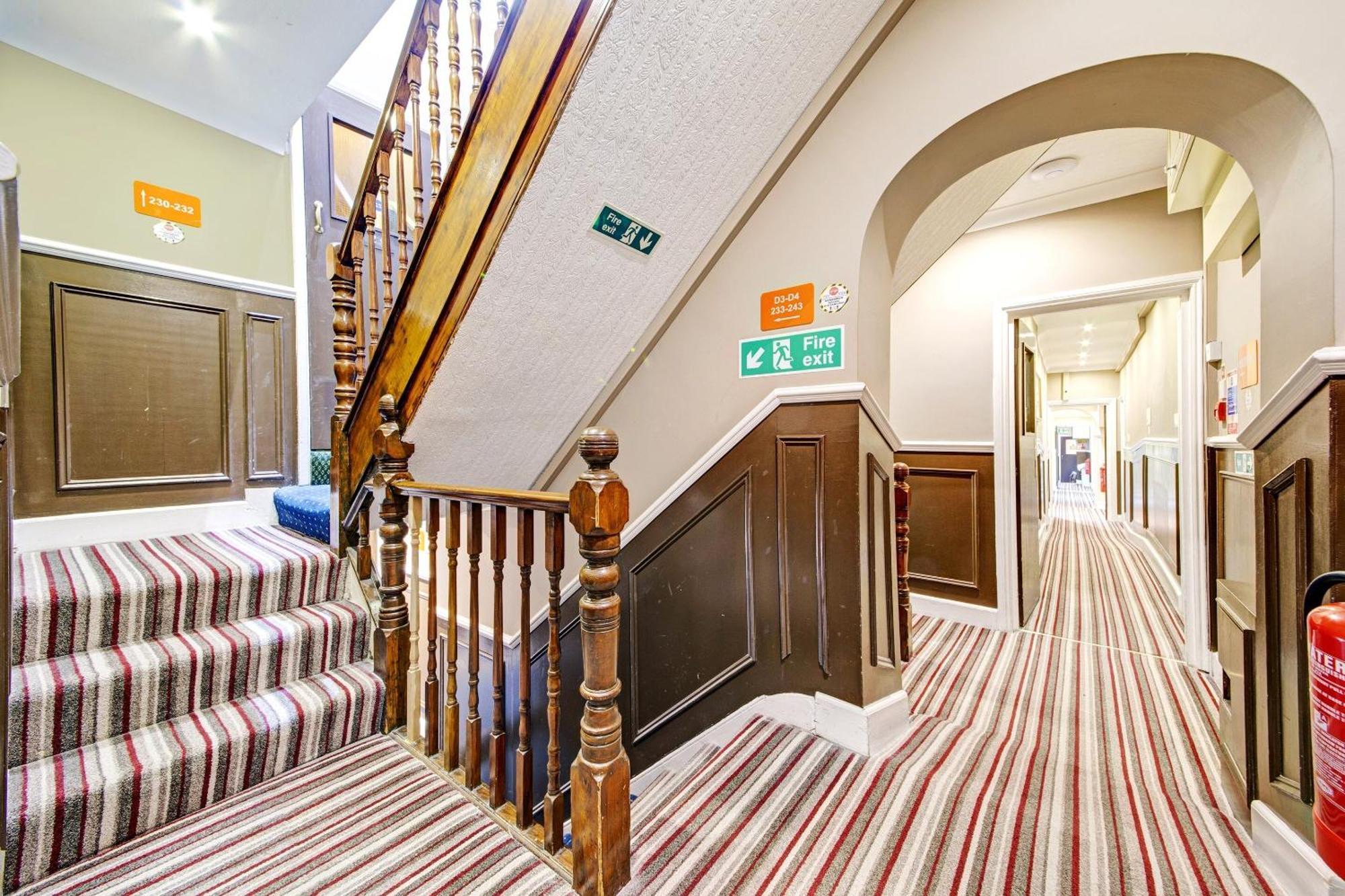 Oyo Bostons Manor Hotel, Hanwell London Greenford  Exterior photo