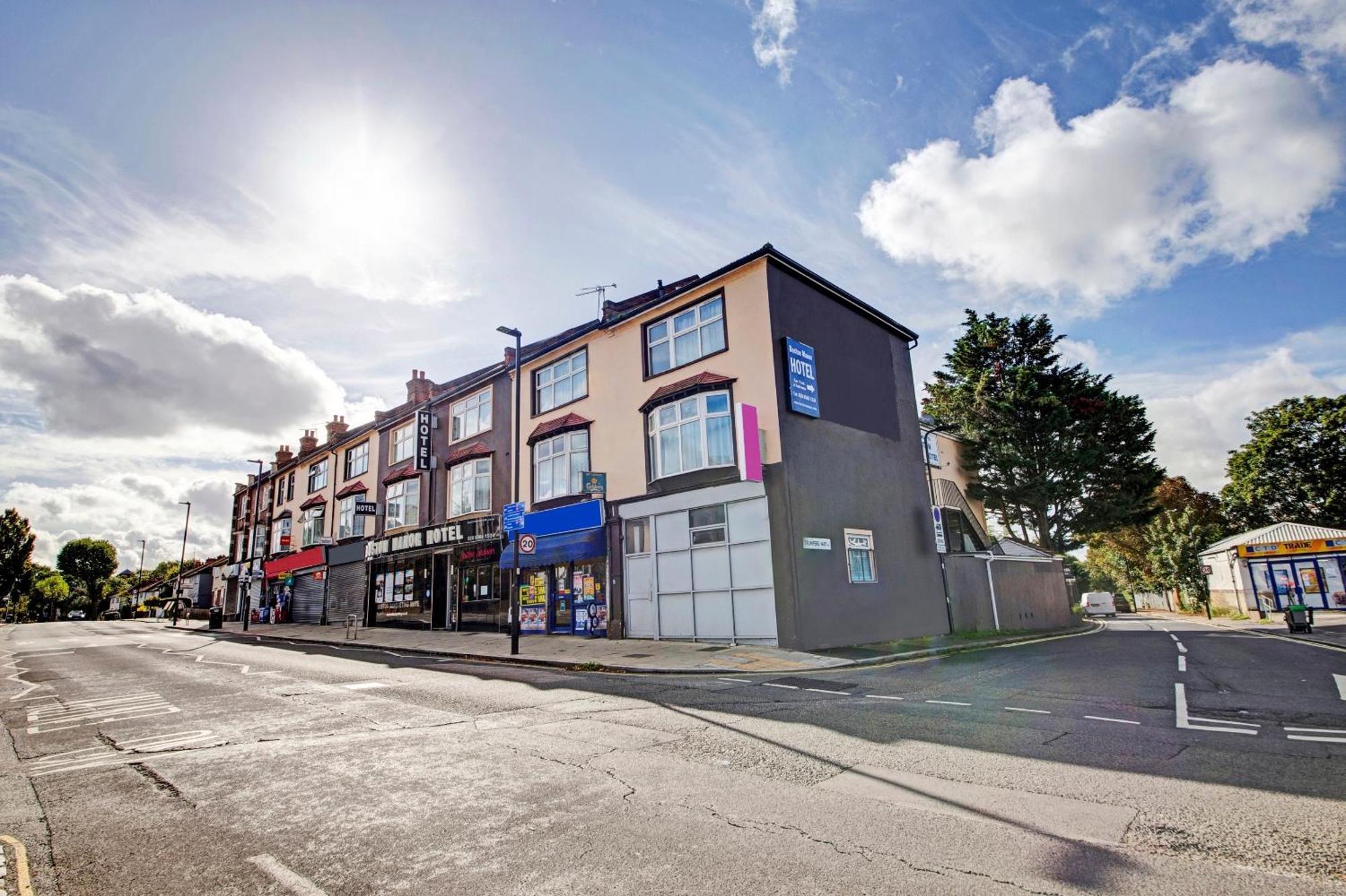 Oyo Bostons Manor Hotel, Hanwell London Greenford  Exterior photo